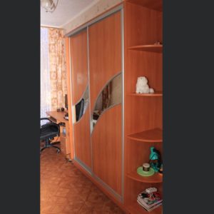 Шкаф-купе двухдверный, фасад зеркало